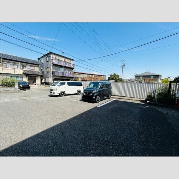 駐車場　3番館側駐車場
