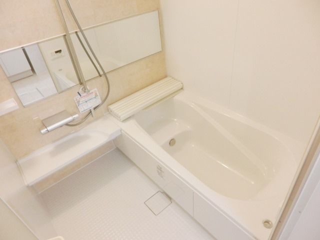 バス・シャワールーム　広々とした一坪バス