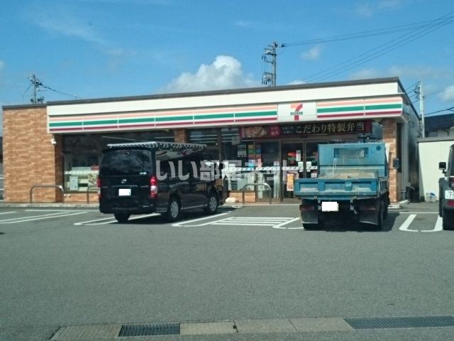 コンビニ　セブンイレブン 富山中川原店（コンビニ）まで201m