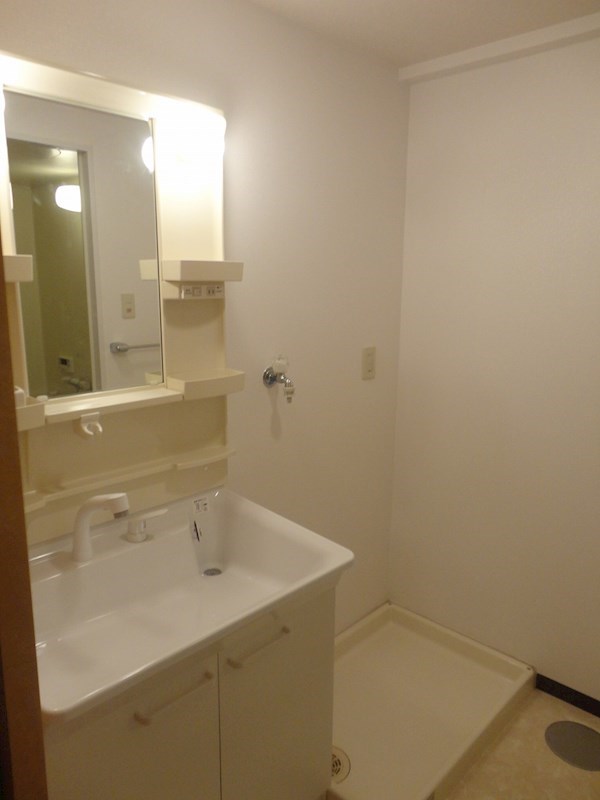 洗面設備　広い洗面台