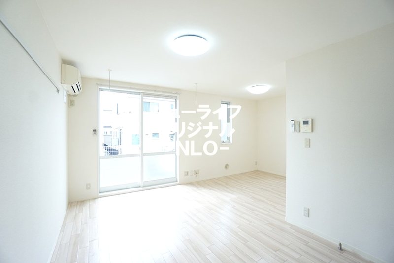 居室・リビング　広々とした14.4帖洋室のお写真です☆