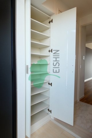 玄関　下駄箱もしっかりついてます！