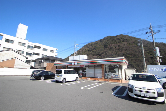 コンビニ　セブンイレブン広島可部３丁目店（コンビニ）まで101m