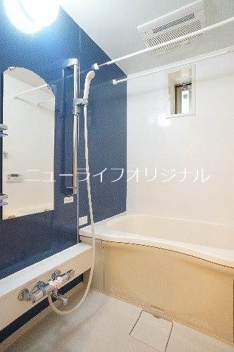 バス・シャワールーム　追焚機能はもちろん浴室乾燥機付きです！