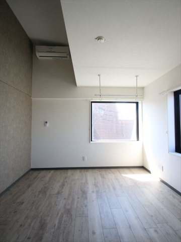 居室・リビング　8帖洋室　2面採光で明るいお部屋