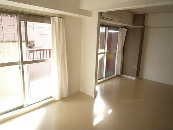 居室・リビング　※写真は同じマンションの違う部屋のものになります。