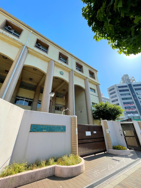 小学校　大阪市立長居小学校（小学校）まで821m