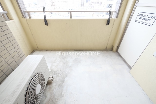 バルコニー　暖かな日差しのふりそそぐバルコニー