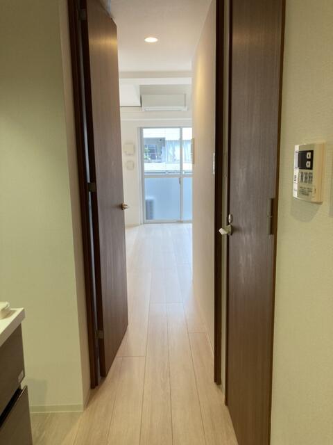 その他部屋・スペース　玄関からの室内です