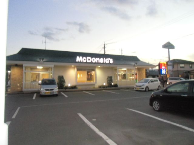 飲食店　マクドナルド 掛川店（飲食店）まで906m