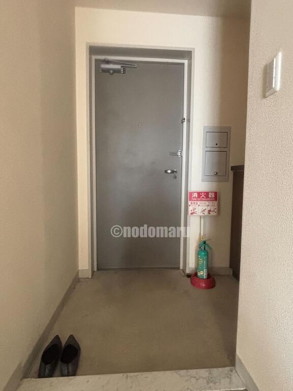 玄関　※写真は同タイプの別部屋です