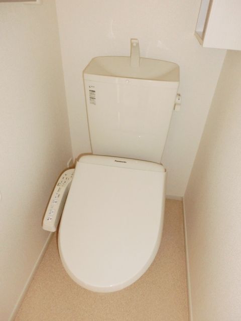 トイレ　温水洗浄便座付きのトイレ