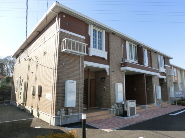 建物外観　２０１３年１月築のアパート。