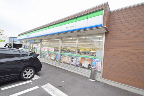 コンビニ　ファミリーマート 新森七丁目店（コンビニ）まで23m