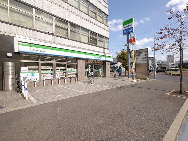 コンビニ　ファミリーマート／ＪＲ西小倉駅前店（コンビニ）まで77m
