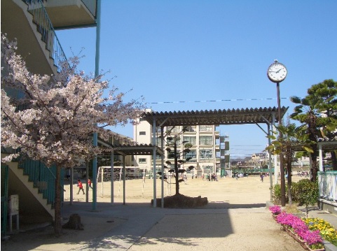 小学校　大東市立南郷小学校（小学校）まで442m