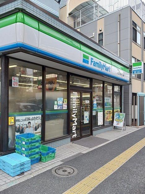 コンビニ　ファミリーマート上十条一丁目店（コンビニ）まで150m