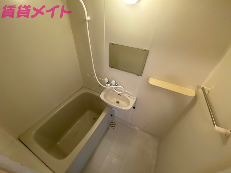 バス・シャワールーム　同タイプ部屋写真です。