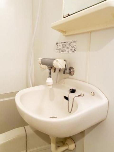 洗面設備　※別部屋の参考写真です。