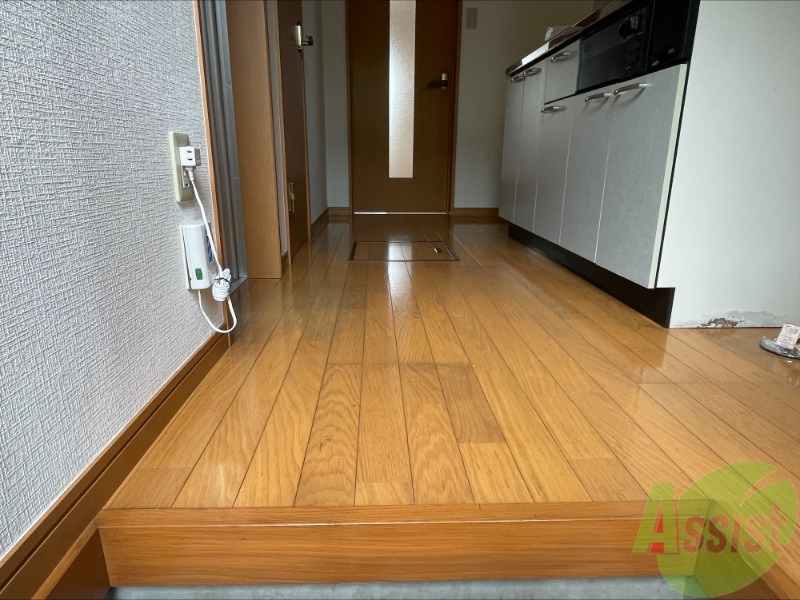 玄関　こちらは玄関です、入ってすぐにキッチンがあります。