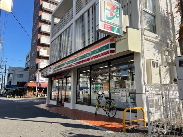 コンビニ　セブンイレブン（コンビニ）まで550m