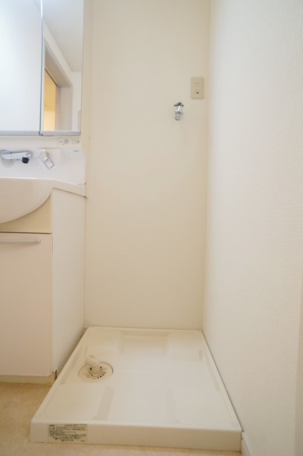その他　洗濯機置き場は室内にあるので雨に濡れる心配はありません。