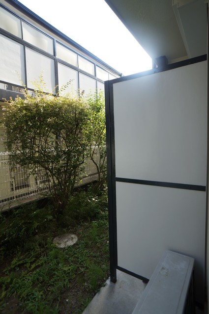バルコニー　お天気のいい日は洗濯物も気持ちよく干せますね！