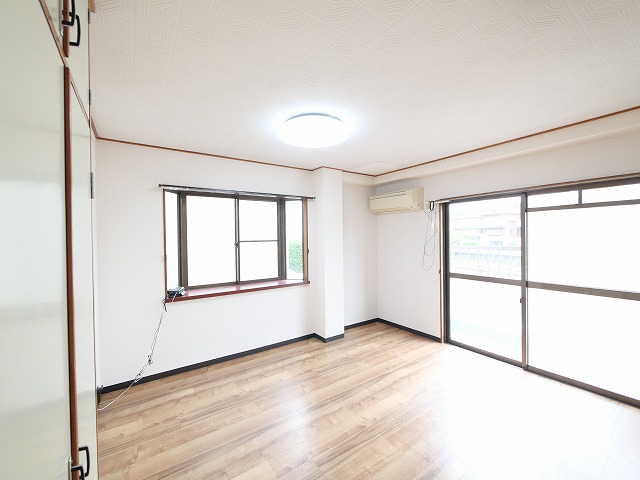その他部屋・スペース　広くて明るい寝室