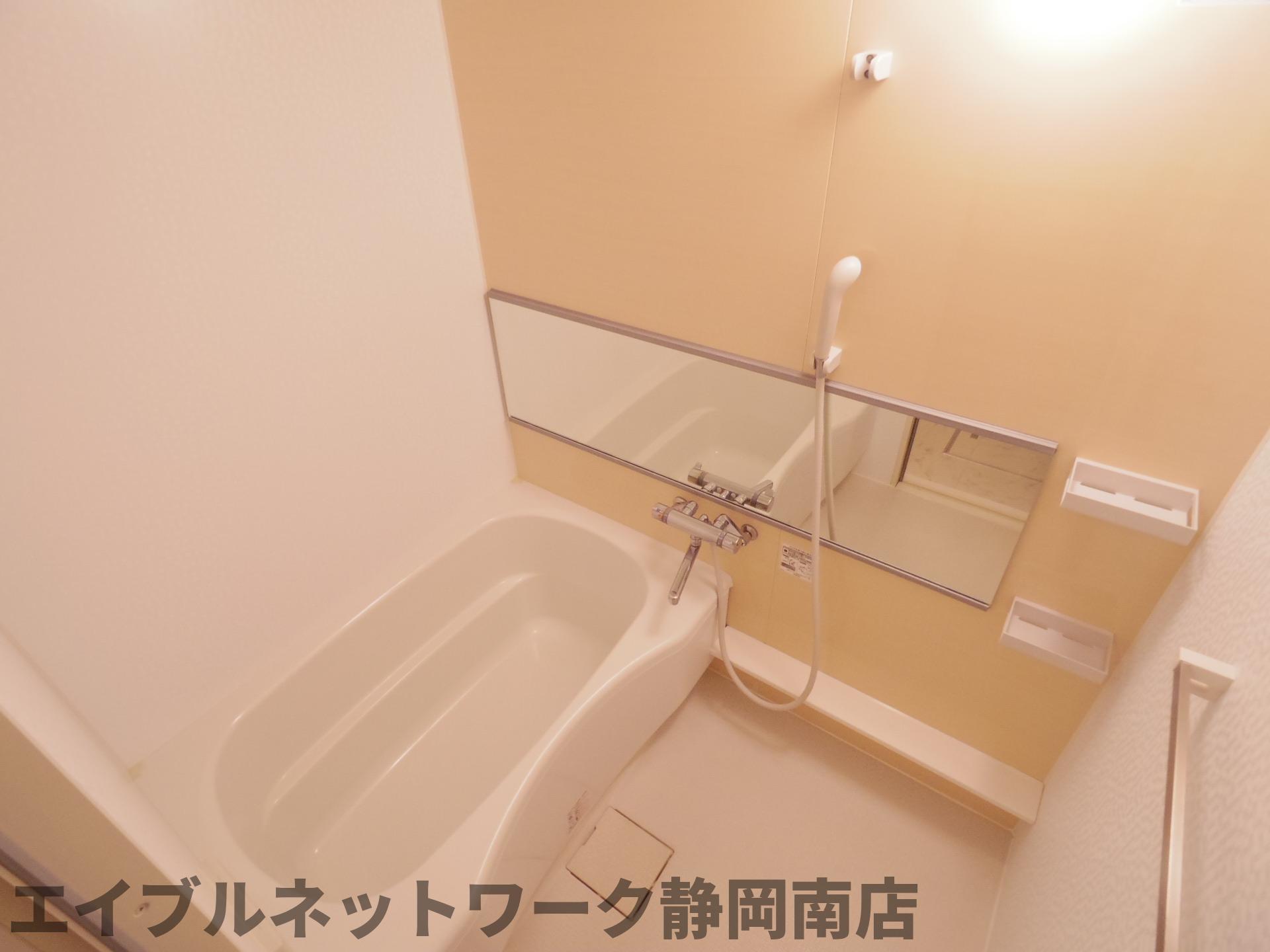 バス・シャワールーム　ゆったり過ごせるお風呂です