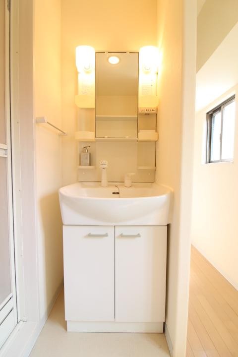 洗面設備　写真は別部屋となります。