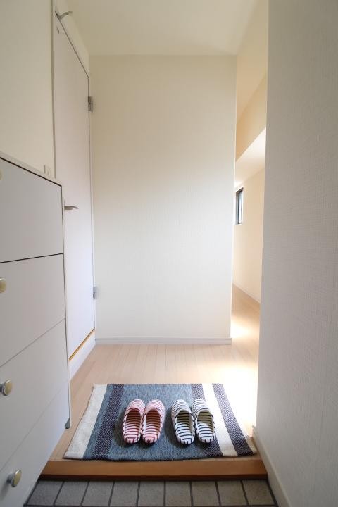 玄関　写真は別部屋となります。