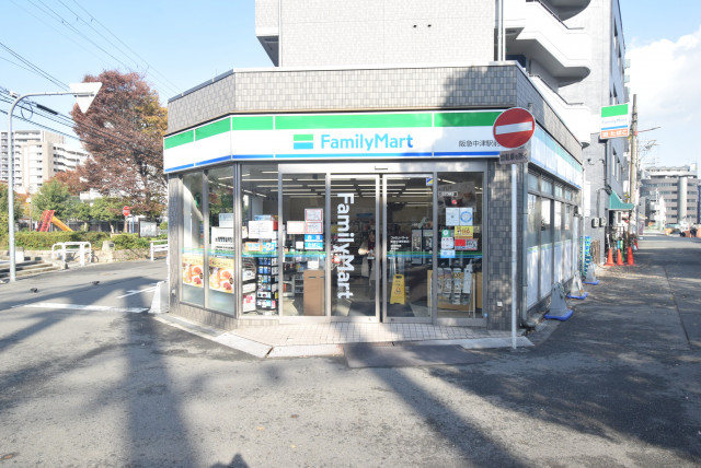 コンビニ　ファミリーマート　阪急中津駅前店（コンビニ）まで350m