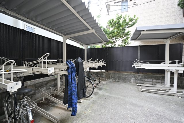 駐車場　駐車場があるので、車を買う予定の方も安心です