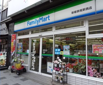 コンビニ　セブンイレブン新宿2丁目店（コンビニ）まで51m