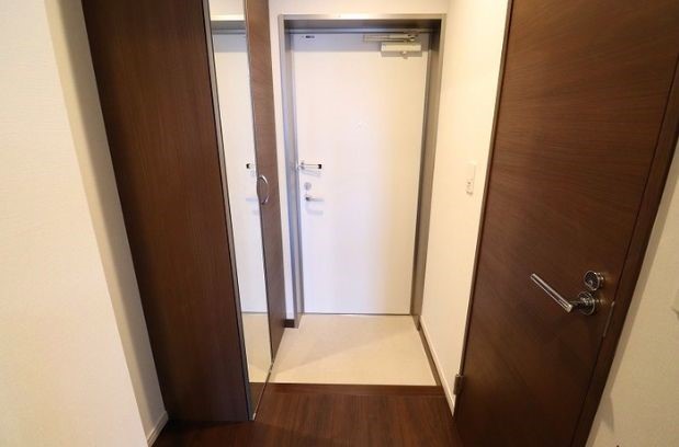 玄関　※別号室の写真となります。現状優先。