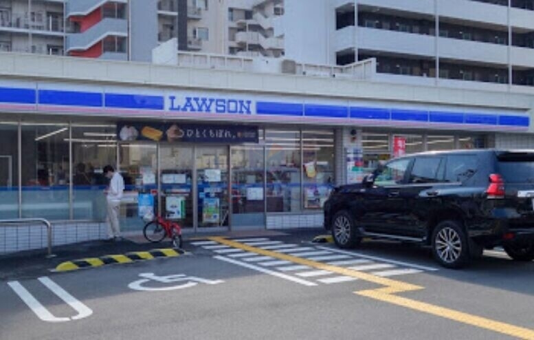 コンビニ　ローソン港区弁天五丁目店（コンビニ）まで357m