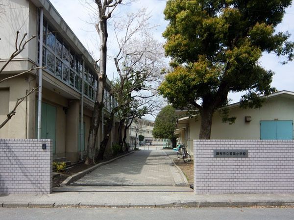 小学校　調布市立若葉小学校（小学校）まで1079m