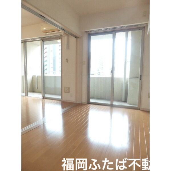 セゾンドール貝塚の居間写真