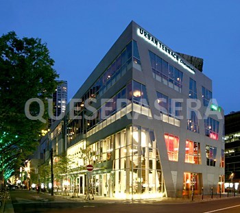 ショッピングセンター　アーバンテラス茶屋町（ショッピングセンター）まで358m