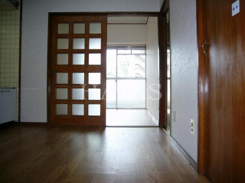居室・リビング　同物件別部屋です。