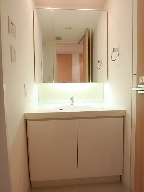 玄関　※写真は同タイプ住戸です。