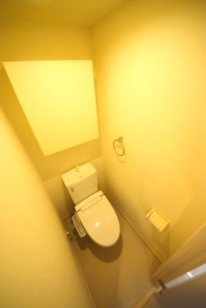 小田急江ノ島線 六会日大前駅 徒歩10分 2階建 築12年のトイレ写真