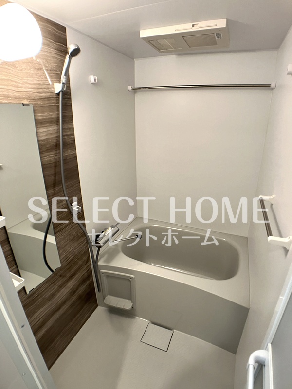 バス・シャワールーム　同型タイプコンパクトで使いやすいお風呂です