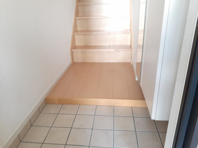グランソレイユ楠葉の玄関写真