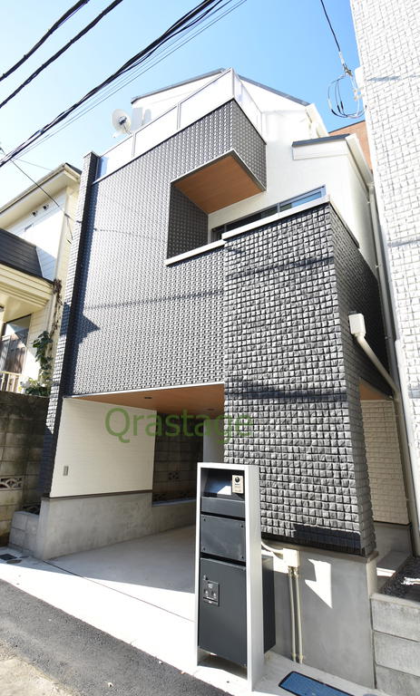 建物外観　お洒落な色合い♪