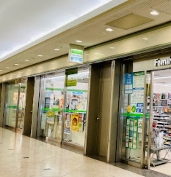 コンビニ　ファミリーマート赤坂パークビル店（コンビニ）まで368m