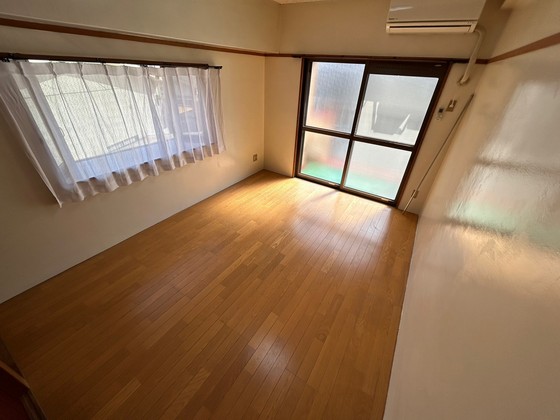 居室・リビング　※別号室のお写真です