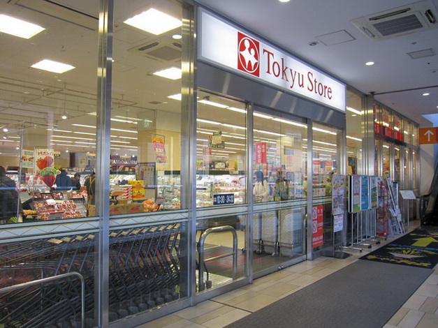 スーパー　東急ストアー（スーパー）まで890m