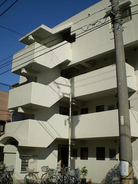 横浜市西区南軽井沢のマンションの建物外観