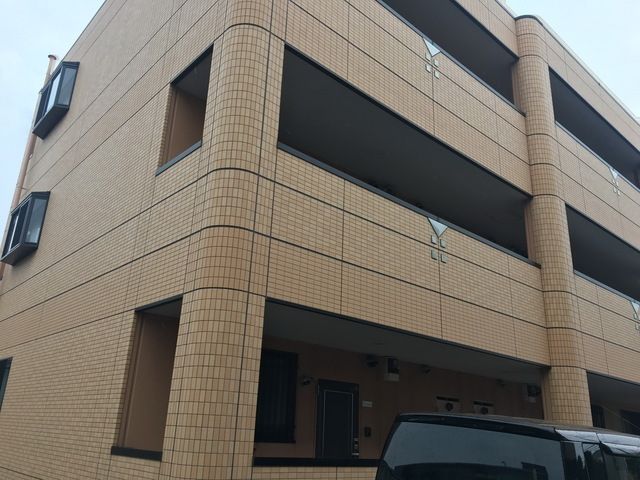 川口市大字源左衛門新田のマンションの建物外観